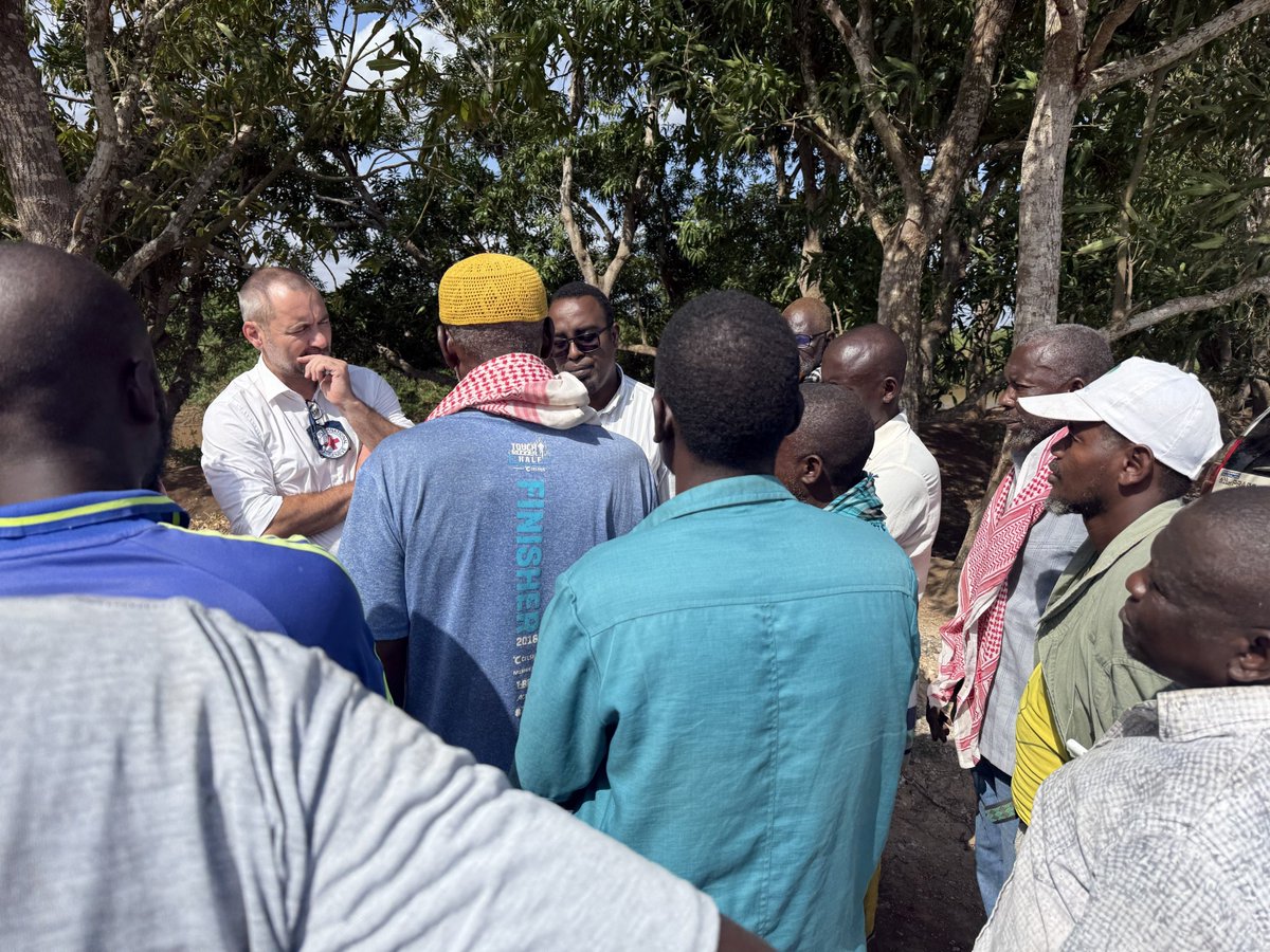AGrandICRC's tweet photo. In #Jowhar this week, to assess level of anticipatory action, preparedness and contingency planning of @ICRCSomalia_ and #SRCS, together with authorities/communities, for the expected (super) El-Niño floods forecasted to hit #Somalia during the Deyr rainy season in Oct./Dec. https://t.co/XZ1sxNumxS