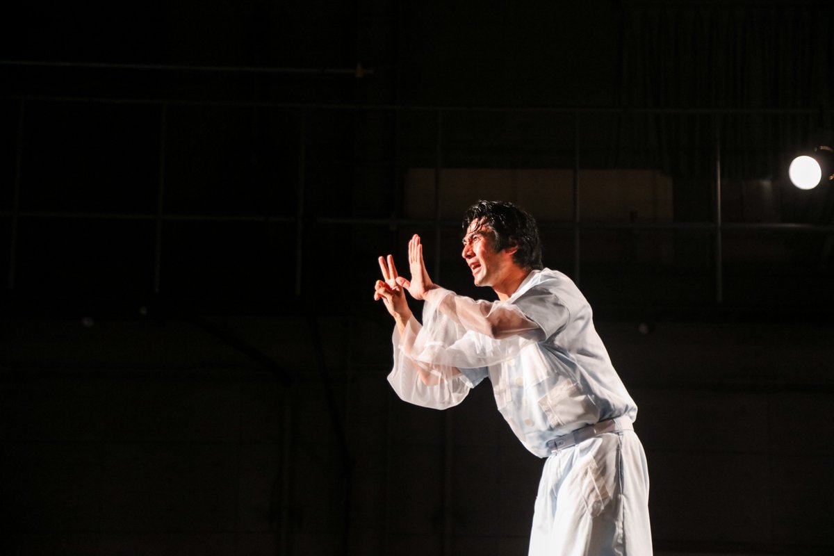 emban_noruha's tweet photo. 『幽霊はここにいる』本日の公演も終了しました。明日も14:00／19:00の2回公演です。残席少なくなってきていますが、いずれも3時間前までご予約を受け付けています。ご来場お待ちしております。
詳細：https://t.co/IiU1ihcOfG

（写真：濱田晋） https://t.co/DCaXspGT8R