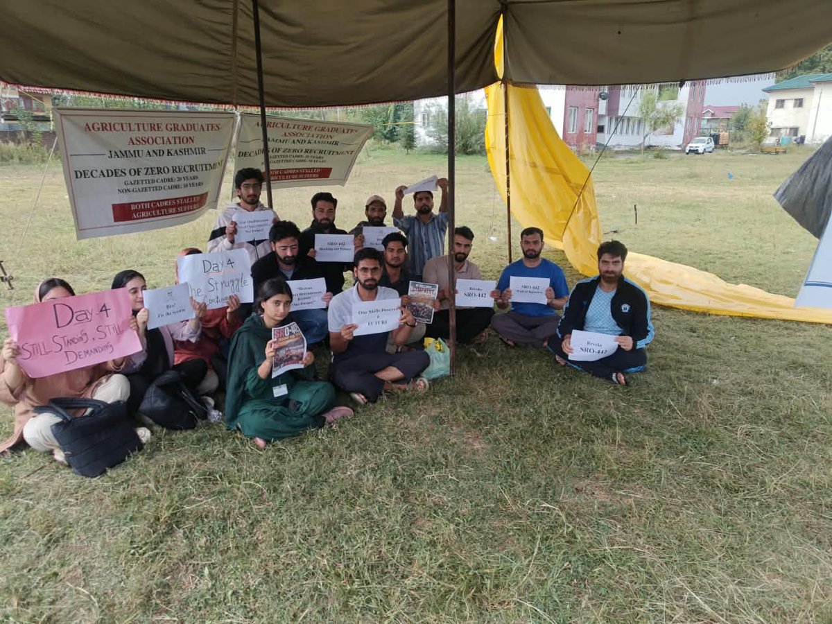 UAGA_JK's tweet photo. Day 4: Heavy rainfall is lashing Wadura, Sopore, but the spirit of the Unemployed Agriculture Graduates of J&K remains unshaken. 🌧️✊

Despite the harsh weather, our graduates are still standing at the protest site, demanding justice, dignity, and a fair opportunity to serve the Agriculture Department.

The rain may test our resolve, but it cannot wash away our demands. We will stand until we are heard. @UdayBhanuIYC @INCIndia @IYC @INCJammuKashmir ✊

#UnemployedAgricultureGraduates #JKAgriculture #Wadura #Sopore #JusticeForAgriGraduates