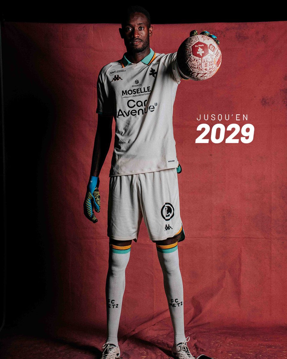 FCMetz's tweet photo. 𝗣𝗮𝗽𝗲 𝗦𝘆 prolonge l'aventure 🧤

Notre gardien international sénégalais est désormais lié au FC Metz jusqu'en 2029 🤩

🧷 https://t.co/r8aYeNMKFn https://t.co/0F967XKgpK