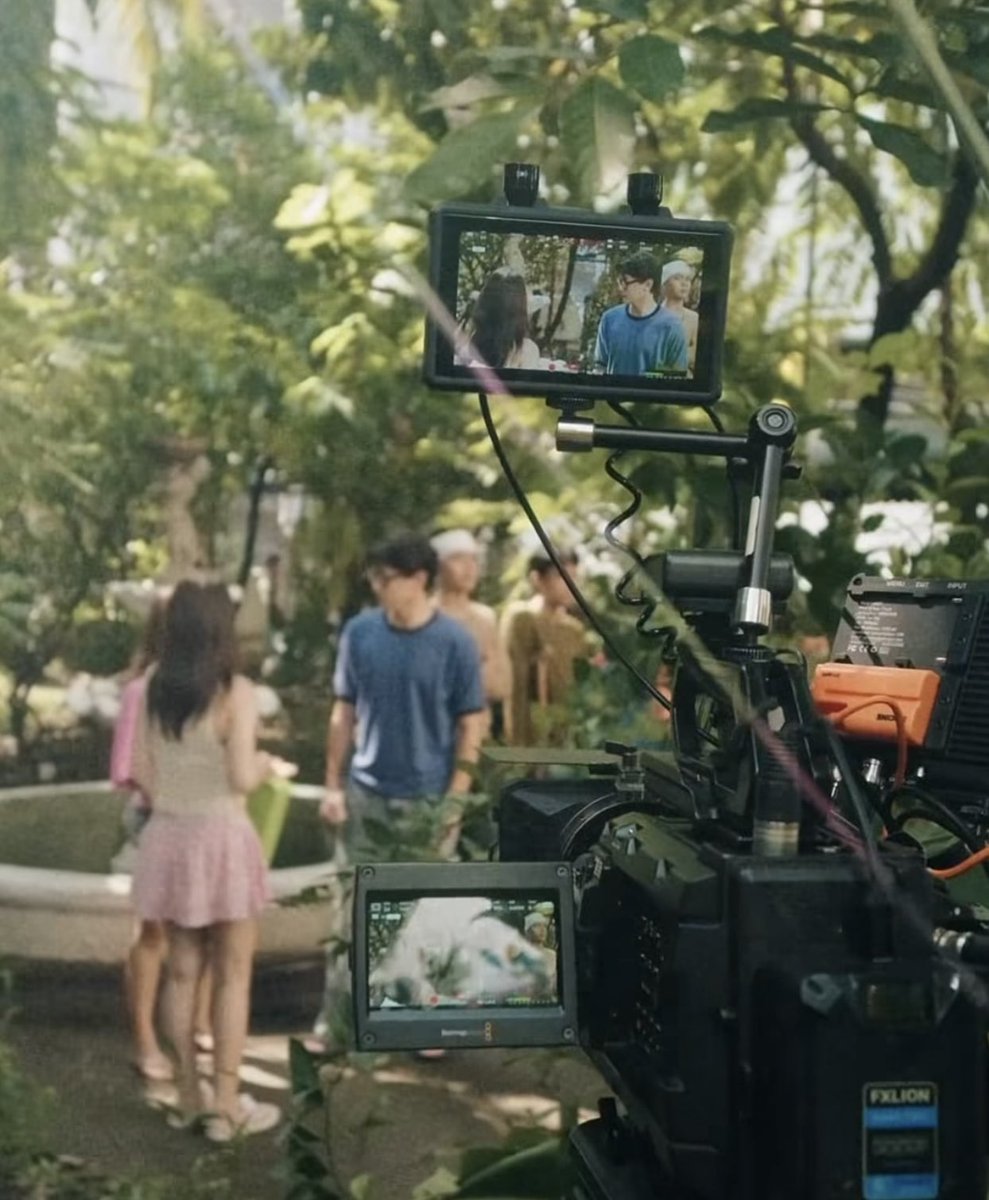 frustratedlifer's tweet photo. hmm, sneak peeks on a kish scene in their mmff movie entry? 🤔 https://t.co/iFfdy7DgDF