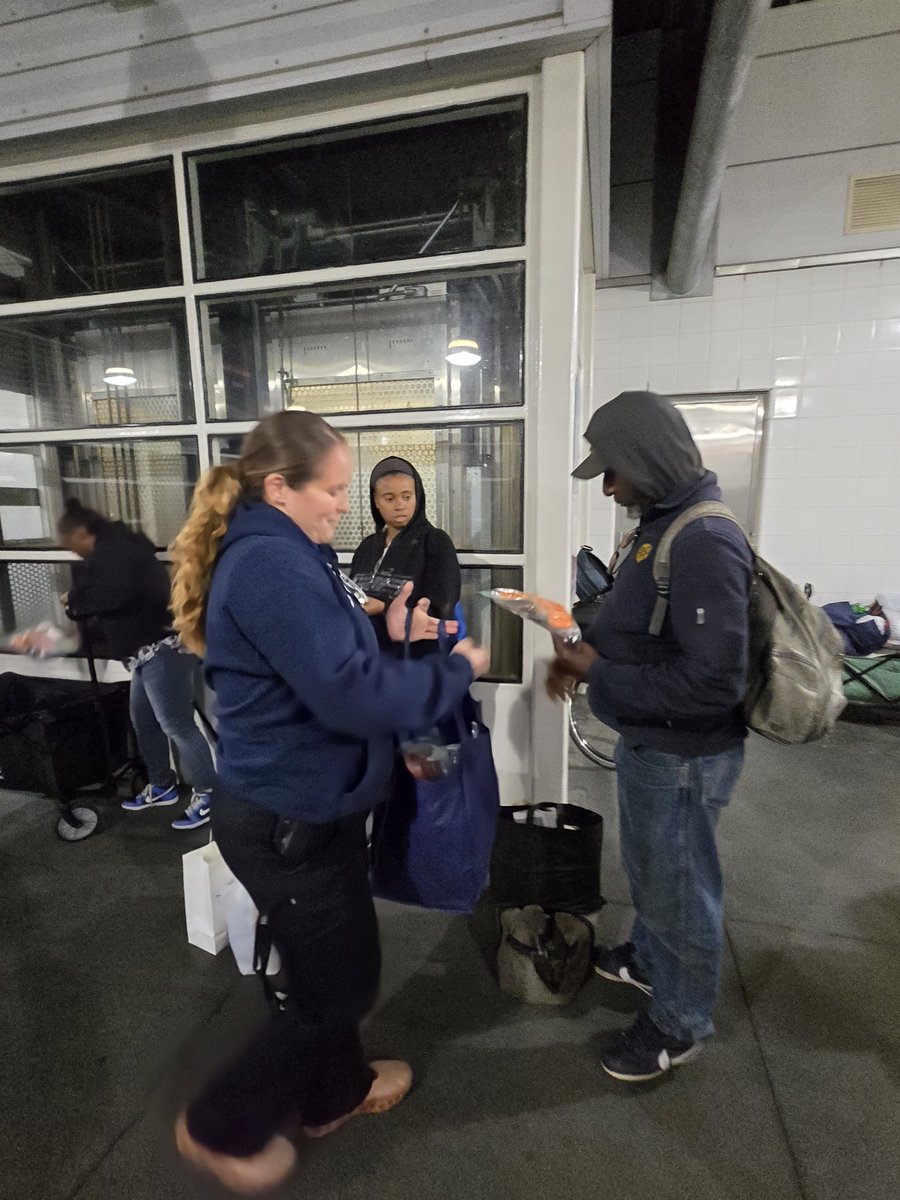 CPDTransit's tweet photo. Goodie bag hand out made by Mass Transit affinity officers to the  unsheltered at Howard red line station https://t.co/QvHVr7kqW1