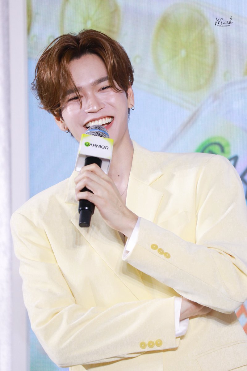 markjrtnfanclub's tweet photo. 260922 เติมมาร์คเอิ้กอ้ากแล้วมีความสุขที่สุดด

GARNIER LAB MARK JUMMO

#GarnierClinicalLabxMarkJummo
#markjrtn @Markjrtn https://t.co/eae26ohsGe