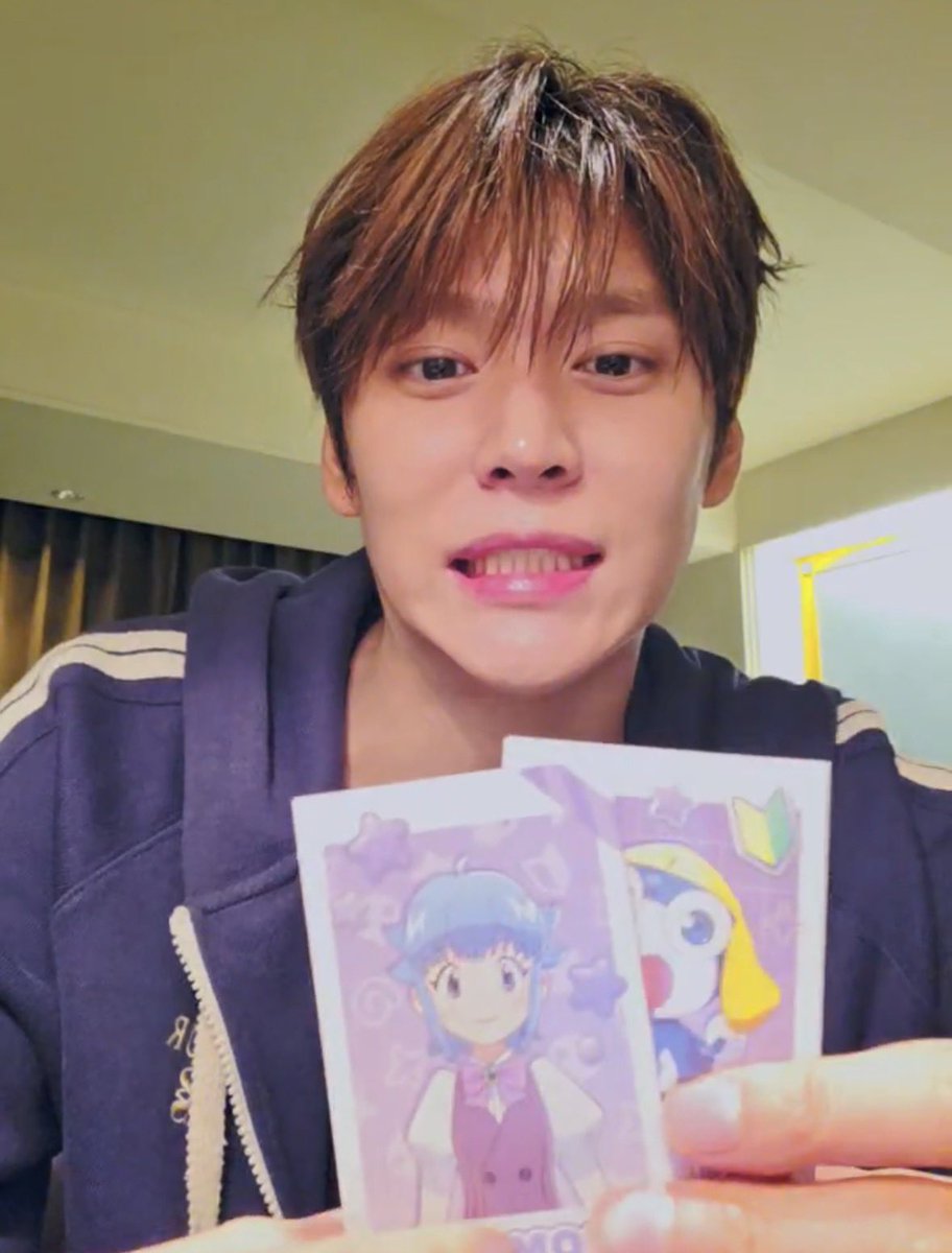 skipthebread's tweet photo. มาแกะการ์ดโชว์แล้วได้โมโมกะกับทามามะ จ้อกบอกว่าชอบโดโรโระ (ตัวสีฟ้า🩵) กับเคโรโระ (ตัวสีเขียว💚) บอกว่าทามามะนี่ไม่ค่อย . . อะ 😂😂😂 เลยทำหน้าแบบ :333 https://t.co/SWAXmSD9j1