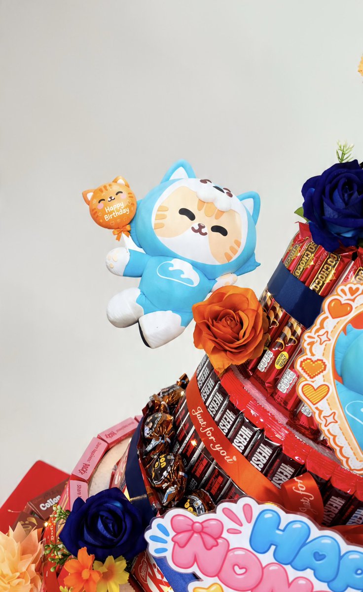 ZONZONPHL's tweet photo. 𝐇𝐀𝐏𝐏𝐘 𝐍𝐎𝐍𝐆𝐙𝐎𝐍 𝐃𝐀𝐘 🥚🎂🪽✨🧡

We would like to extend our heartfelt thank you to everyone who donated and helped make Kaijeng’s chocolate snack tower possible! This little birthday surprise wouldn’t have happened without the love, generosity, and support of all our wonderful Grannies. Thank you for helping us make Baby NongZon’s first birthday extra special! 🥚🪽✨

We’re so happy that we get to celebrate this precious milestone together and let our baby know just how loved he is by his Grannies from near and far. And look at your Snack Tower cake, baby! 🥹🎂🍫 It looks so cute and delicious! Eat a lot na ~ You deserve all the yummy treats and all the love today! 🧡✨

May you always grow up surrounded by so much love, happiness, and warmth. Keep being our adorable little sunshine, Kaijeng! 🪽

Happy 1st Birthday, our Baby NongZon! 🎂🧡
Your Grannies will always be cheering for you and loving you from afar! 🥹🫶🏻✨

Thank you Grannies 🤲🏻
@MelRam_01  @EinramZelo @CHARMQ23 @sayyvnnls24 @aiyiefornu @znn_karin @shootingpolaris @NeuroticSlayer @smolyoonmin_  
@wpy_znw 

TRANSPARENCY SHEET | LIST OF DONORS | OFFICIAL RECEIPTS 
🔗https://t.co/gXPI9nvKDS

HBD BABY NONGZON 
#ไข่เจ๋งเด็กวัด1ขวบ
#ไข่เจ๋งสุดหล่อพ่อรวยหนึ่งขวบ

 #BabyNongZon #ไข่เจ๋งซน
@NongZon_Domundi