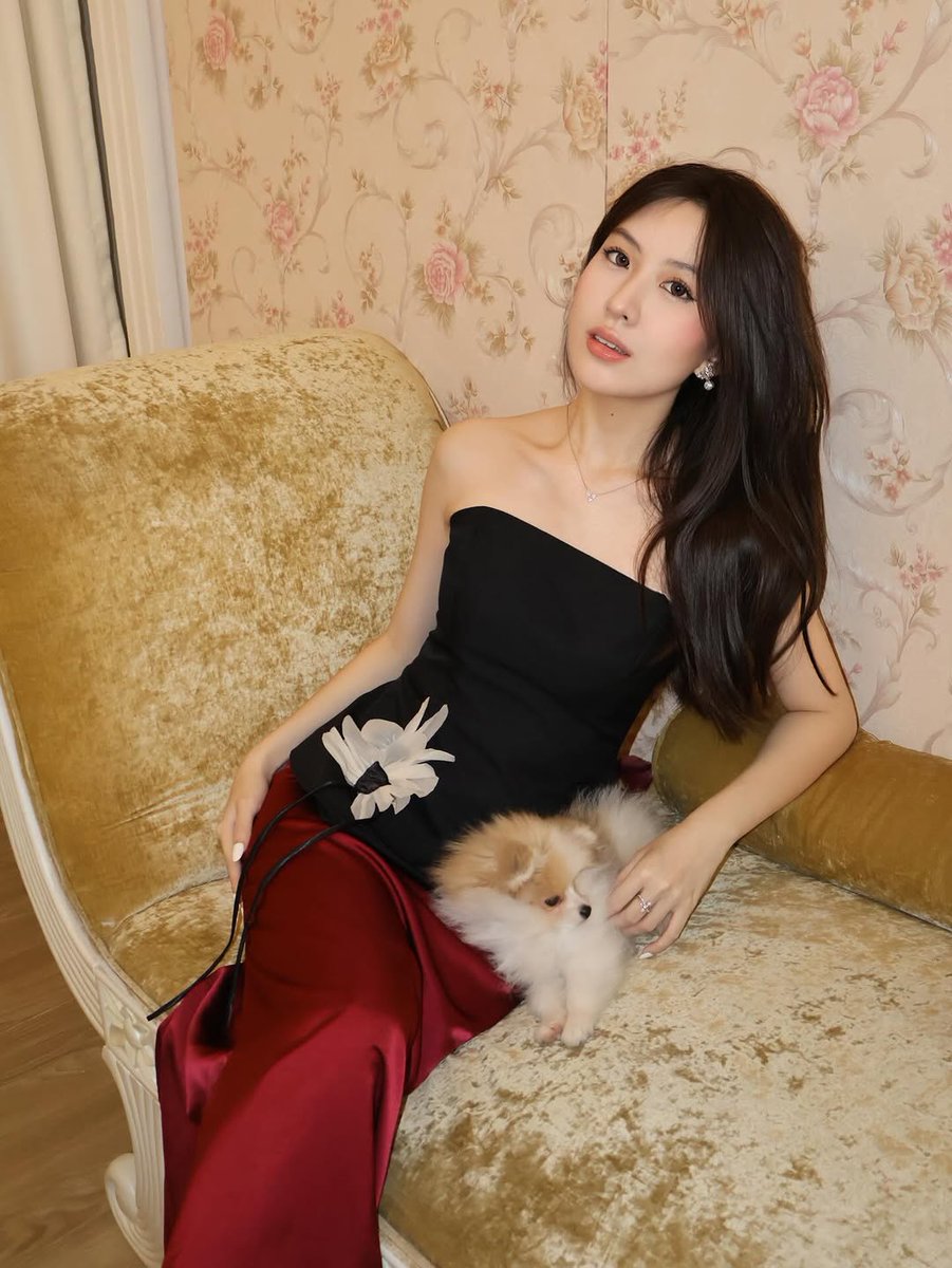 patvonrue7ko's tweet photo. Early angpao season 🧧🧧 with top and bottom pieces from @ | heels @ | adorable makeup pouches https://t.co/Zp8hTBpf0S
