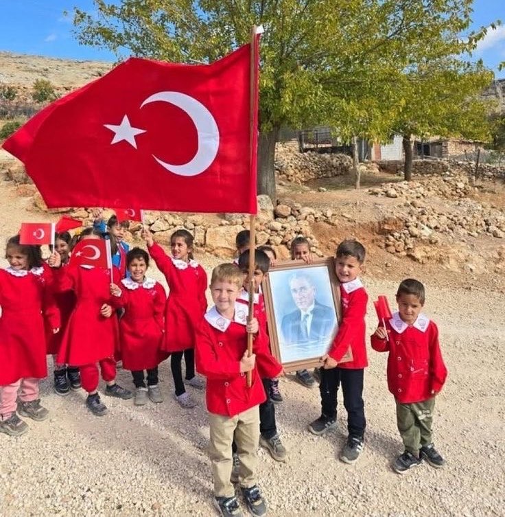 efshinest's tweet photo. vatanı korumak çocukları korumakla başlar https://t.co/LtRlC7fCbJ