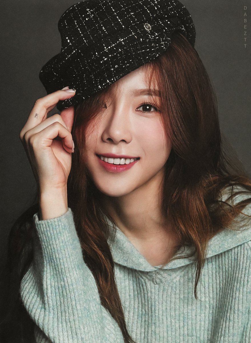 GuukiiG's tweet photo. Taengoo Taengoo 💜~
#태연 #TAEYEON

Oh!GG Season's Greetings 2018
Cr: DABEZTT https://t.co/UkgABdVJGd