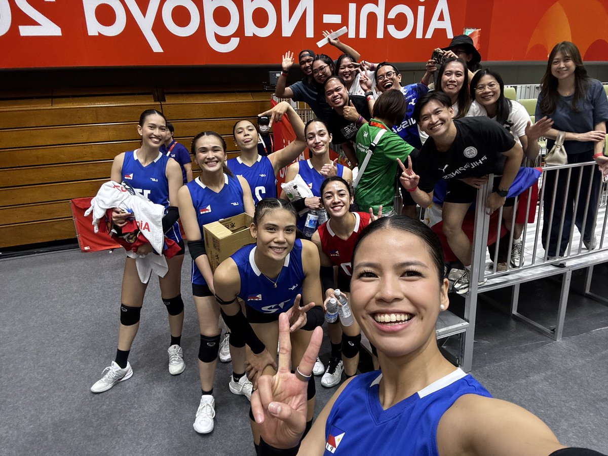 klintsamonte's tweet photo. WAAAAAAAAAAAAHHHHHHH 😭😫😩 FAN NA FAN NYO PO KAMI GUYSSSSSSS. 

Sorry kay ate naka green na bumarikada hahahahahahahuhu ALAS PILIPINAS 🇵🇭 https://t.co/mYcrkC8jSk