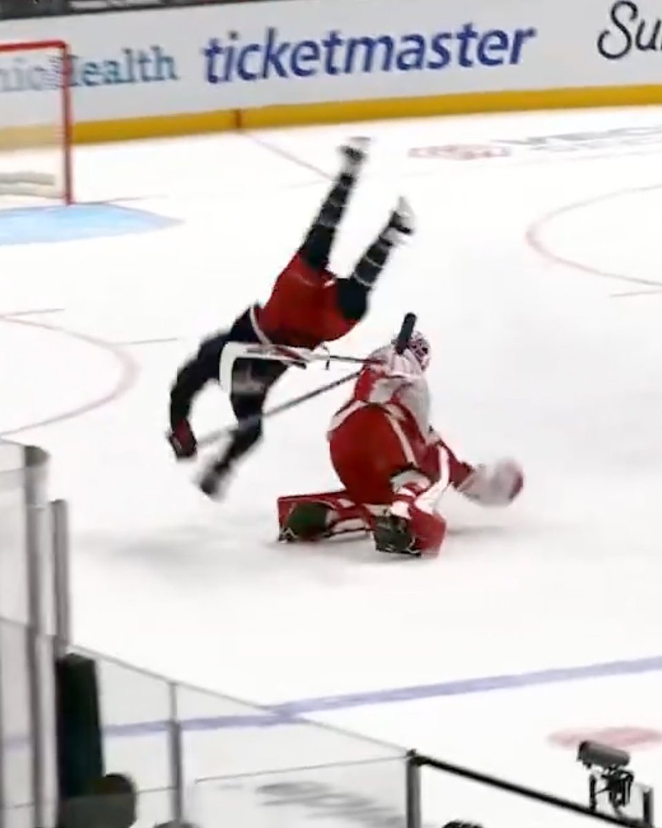 griffinshockey's tweet photo. Well good morning 😳 https://t.co/JJsQf3CcUq