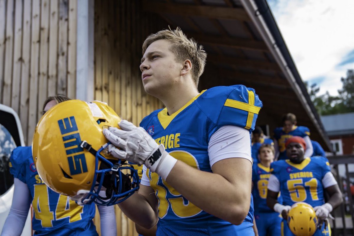 DexterHahn80757's tweet photo. This weekend, I got to play Defensive End for Sweden’s U19 Junior National Team in the qualification game against Italy. 50-21 win, A sack and much QB pressure. 
6,7’ft 244lbs c/o 27 DE,OT,TE
@GridironImports @GIfootballChris @BrianSpapens @ImmoOsterkamp https://t.co/Q9caVp8c41
