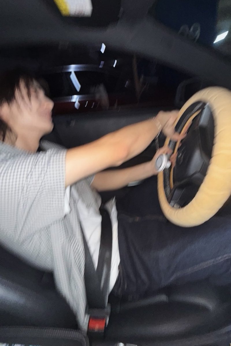 redvoine's tweet photo. kenapa sih lucu banget mukanya padahal ngeblur 😭 https://t.co/VdOds6uo0r