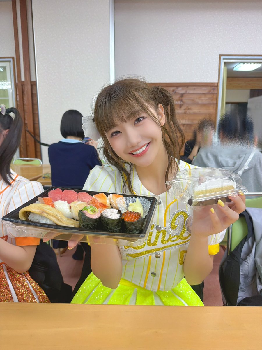 kuroda_rei_1112's tweet photo. 「SPARK2026 in YAMANAKAKO」
推しにお寿司を！ご支援してくださった方々本当にありがとうございました🥹🫶

みんなのおかげで美味しいお寿司を食べることができました！
コメントもしっかり読んだよ~♪
明日からのライブもみんなのパワーで頑張れる🔥

 #SPARK寿司ガール  #SPARK2026 https://t.co/OYMEe10adT