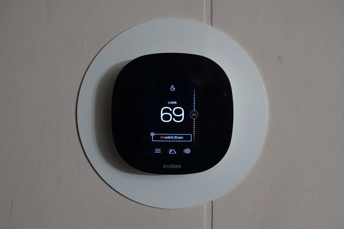 IowaUtility's tweet photo. Did you know setting your thermostat a few degrees lower when you’re sleeping or away from home can help lower your utility bill?

Consider using a programmable or smart thermostat to automatically adjust the temperature throughout the day and keep your energy use in check. https://t.co/YjqXJB1jHE