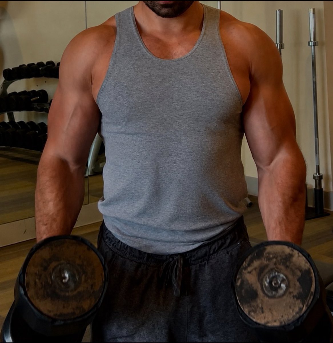 D3158G's tweet photo. Settle the debate: is swole or shredded better? https://t.co/zHUTahiIum