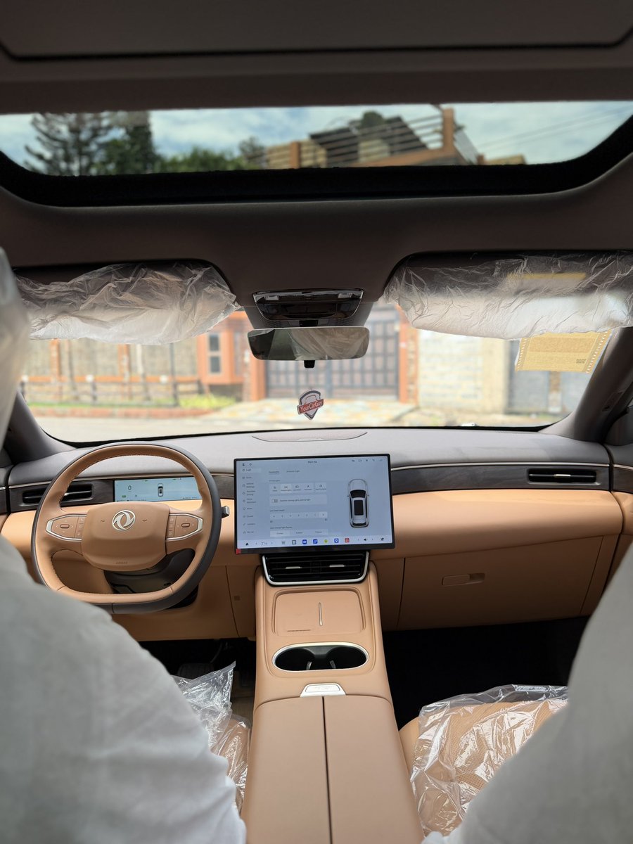 yourcarguy_auto's tweet photo. 2026 Dongfeng Aeolus L8 PHEV
(Brand New!)
GHS 470,000

•1.5L Turbocharged PHEV 
•Automatic Transmission 
•Double sunroof 
•Touchscreen infotainment display 
•Alloy wheels

DM @yourcarguy_auto or WhatsApp us on 0209013527/ 0279891173

#YourCarGuy 🚗🕺🏾 https://t.co/rTRRPFKBDb