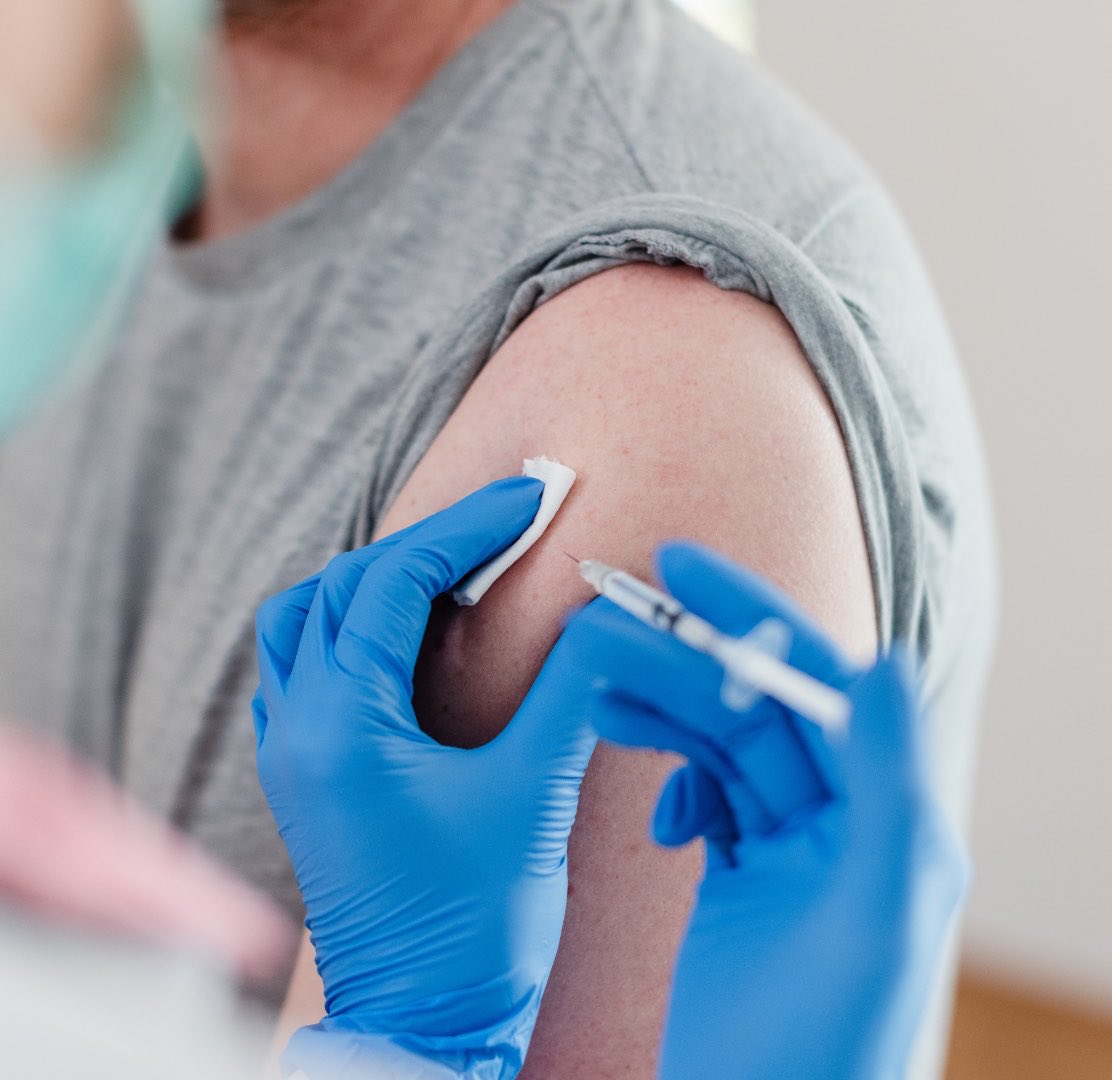QGdoPOP's tweet photo. 🚨 Injeção que previne o HIV por 6 meses poderá ser produzida no Brasil.

Brasil está entre os países que receberá a Lenacapavir, que tem eficácia de quase 100% contra o vírus.  A aplicação do medicamento é feita 2 vezes ao ano. https://t.co/FW52whwCT3