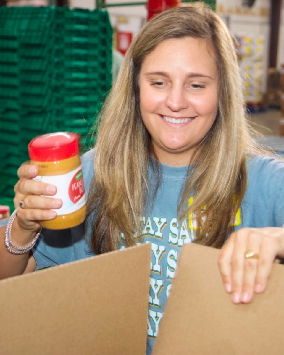 milosburgershop's tweet photo. There’s still time to help us fill these boxes! Our Neighbors Helping Neighbors Food Drive ends September 25. Bring nonperishable food items to your local Milo’s &amp; help us support our neighbors facing hunger. As a little thank you for giving back, you’ll receive a coupon for a... https://t.co/EONhe2Ab8o