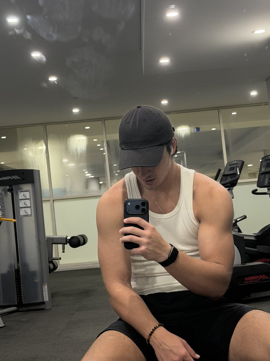 brazilianmarti's tweet photo. depois da academia sempre fico com um T gigante,clica na minha bio e vem ver o que eu fiz de pós treino💪 https://t.co/SuNhijziua
