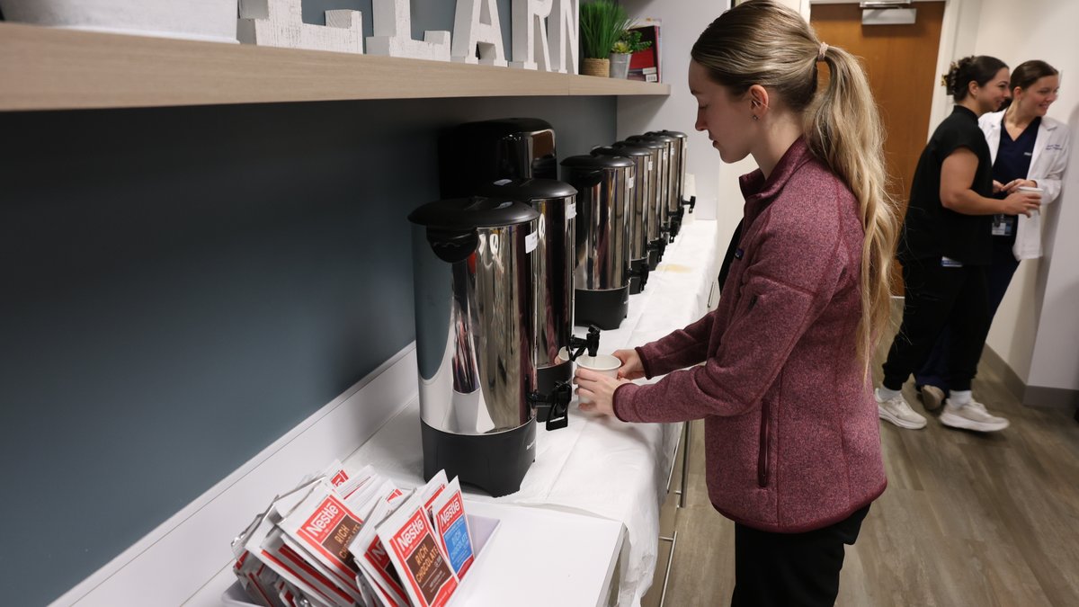 UFMedicineJax's tweet photo. Coffee, please! Medical and PA students were all smiles for their morning brew in celebration of #UFCOMWeek. College leadership also showed appreciation for the hard work and dedication they bring to their education and training here at the UF College of Medicine – Jacksonville. https://t.co/iB089Zyppy