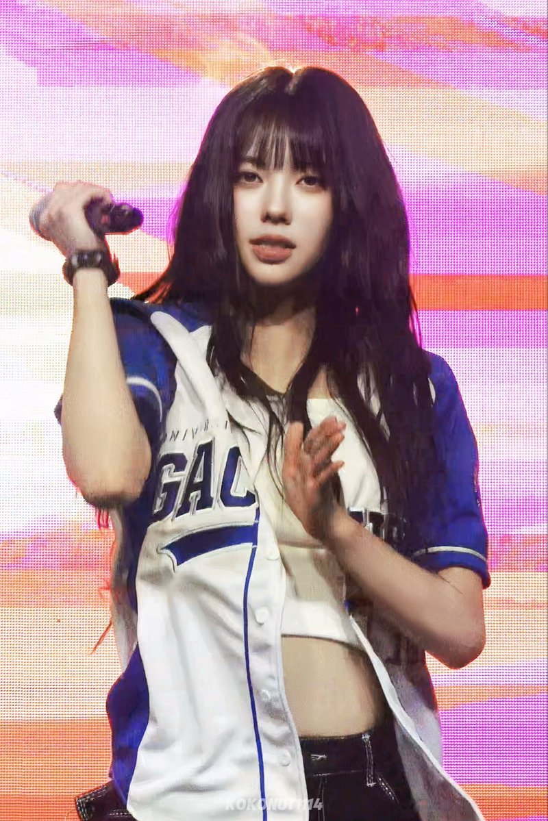 KoKonut1114's tweet photo. 260921 대학교 축제

#코코 #KOKO #이즈나 https://t.co/O2Arevfjgp