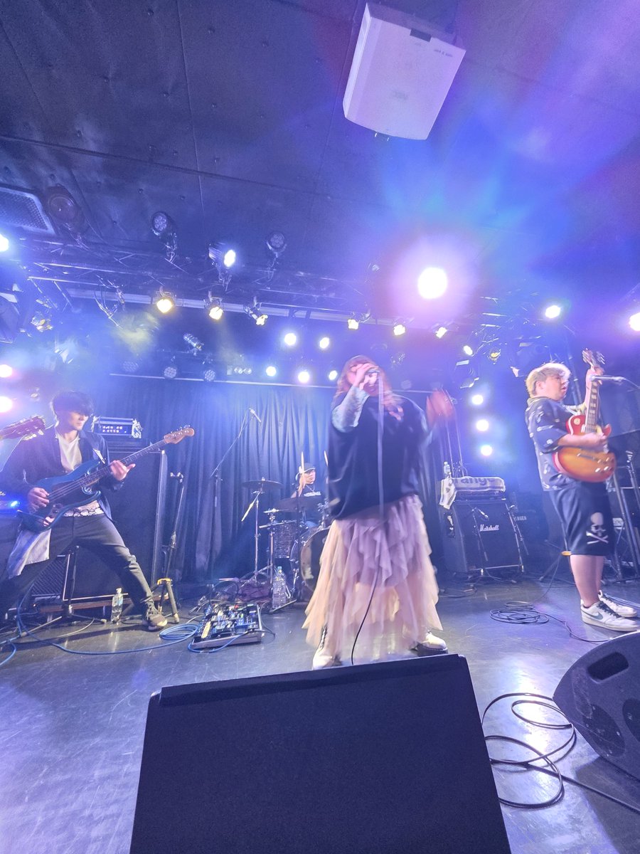 tsuririnoppai's tweet photo. NORANGE25周年
ROCKIN' STEADY
サロキがあんな埋まるくらい動員出来るNORANGEさんの人望よねって。真貴さん何回泣くんやろ〜ってくらい泣いてその倍笑って時々オラついて〜
そのシーン全部がとてもとても尊い宝物と呼べる時間になるというそんな日になりました〜
#NORANGE
#ROCKINSTEADY https://t.co/DTwxTMaFEe