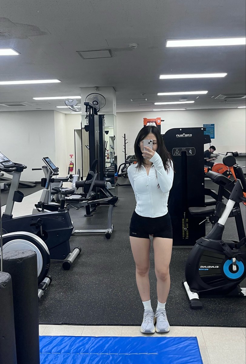 Heeey___99's tweet photo. 운동 오분 함 https://t.co/55Y3gEIm2e