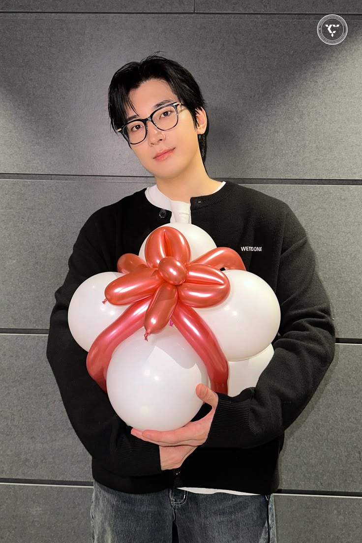 _hourlywonwoo's tweet photo. #WONWOO #세븐틴 #원우 #SEVENTEEN https://t.co/vhhMo0dyPG