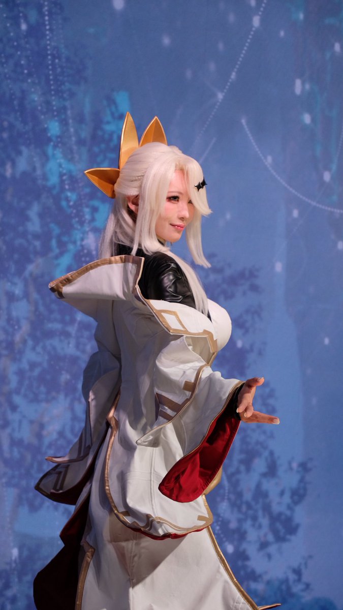 tubuyakineko36's tweet photo. @hayase_aya 
#早瀬あや

久しぶりのゲームショー！
綺麗すぎて見惚れてしまった。

どの角度も美しい。

今までレイヤーさん見たことなかったのど本物の美しは半端ない！ハマったかも笑 https://t.co/UsNHUMWQZn