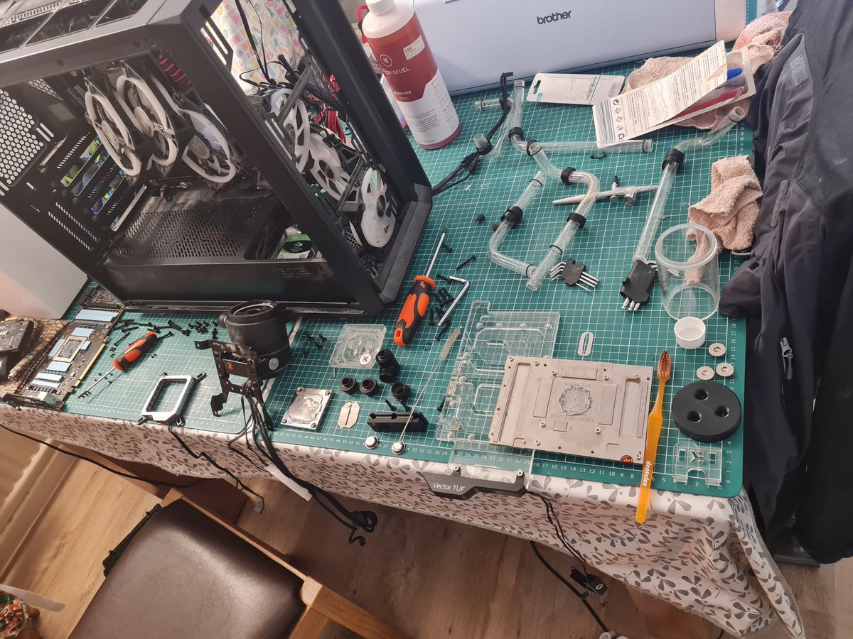Dwagon_chan's tweet photo. How it started vs how its going ... ummm dose anything remember how i put it back together? 🤪 https://t.co/SQp2SD0mlB