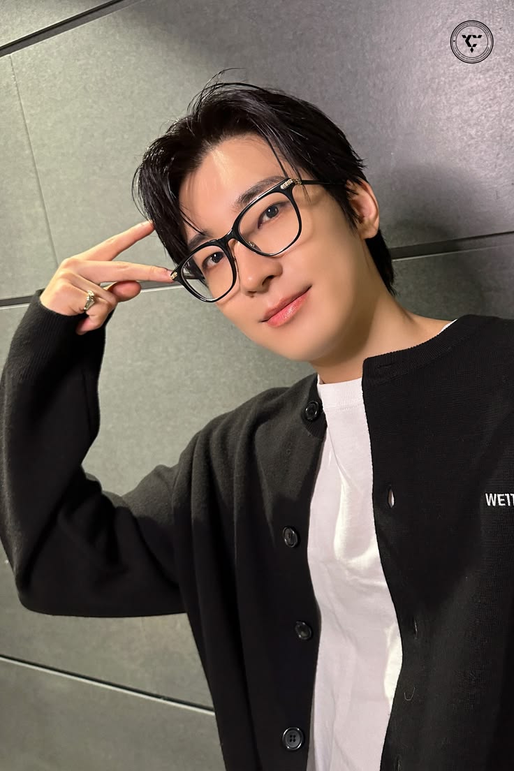 _hourlywonwoo's tweet photo. #WONWOO #세븐틴 #원우 #SEVENTEEN https://t.co/GfjJTAc2ko