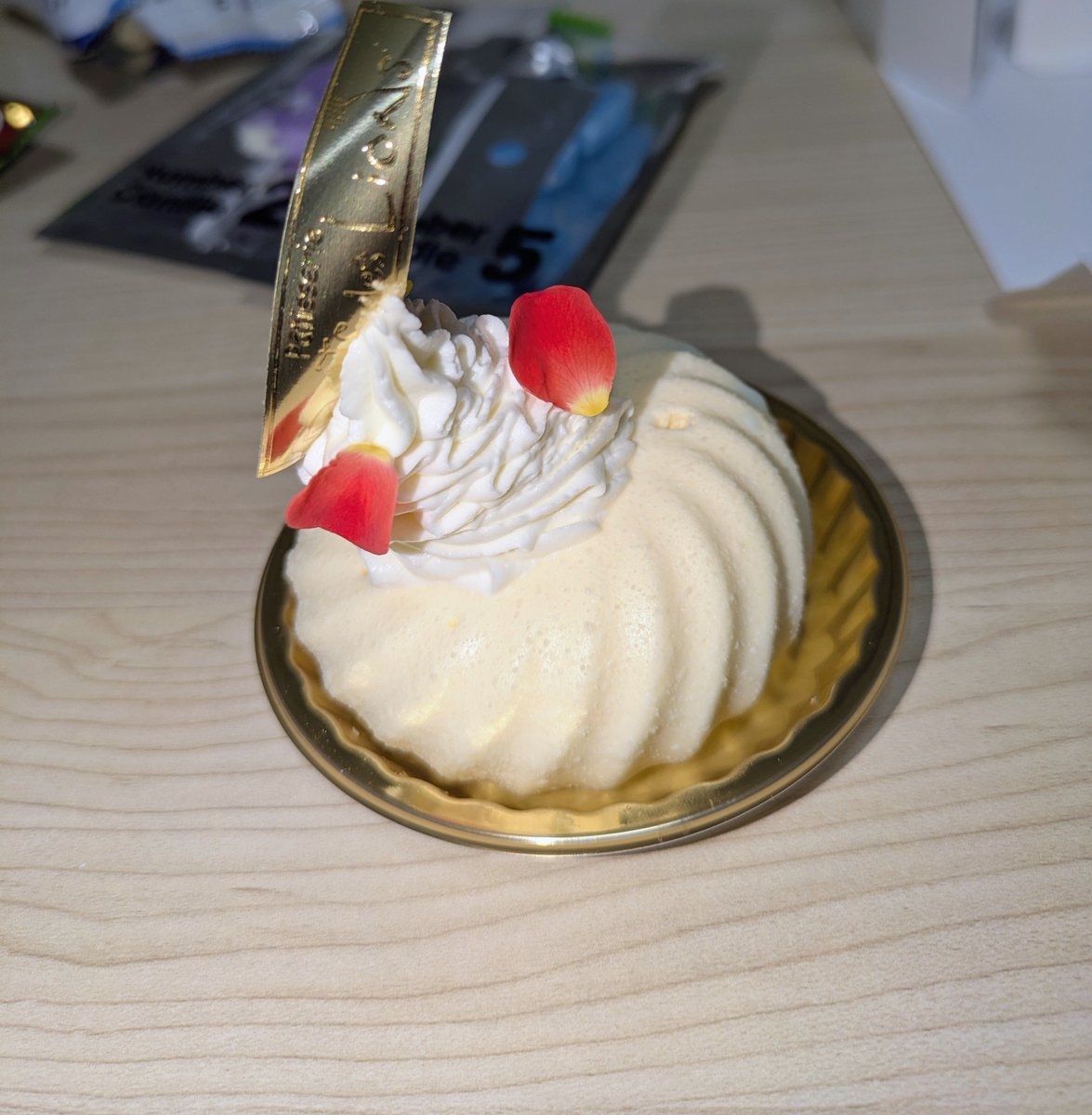 iwawa_100's tweet photo. 友達が誕生日祝ってくれた☺️🎂🎊🎉 https://t.co/s00wz1sFx1
