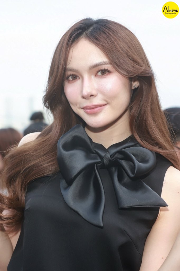 AllNews_th's tweet photo. “ชาล็อต ออสติน” ร่วมงาน "ELLE FASHION WEEK 2026 PRESS CONFERENCE"

CHARLOTTE X EFW2026

#EFW26PressConXCharlotte
#CharlotteAustin
#ELLEFashionWeek2026 
#EFW26ATICONSIAM https://t.co/CsYcaqze5u