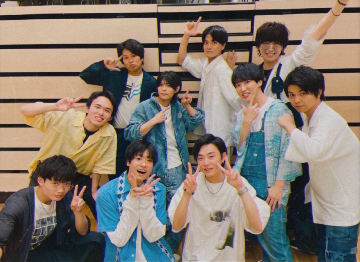 mirainobigstar's tweet photo. Limを卒業された先輩方、
繋いでくれてありがとうございました。

どんな時もたくさん応援してくれたmilのみんな、
出逢ってくれて支えてくれて、本当にありがとうございました。

メンバーのみんな...大好き。

まぁぜまぁぜ🦢🤍

#GEKIDANTOHAIFANMEETING 
#Lim https://t.co/RB8PR3HlXw