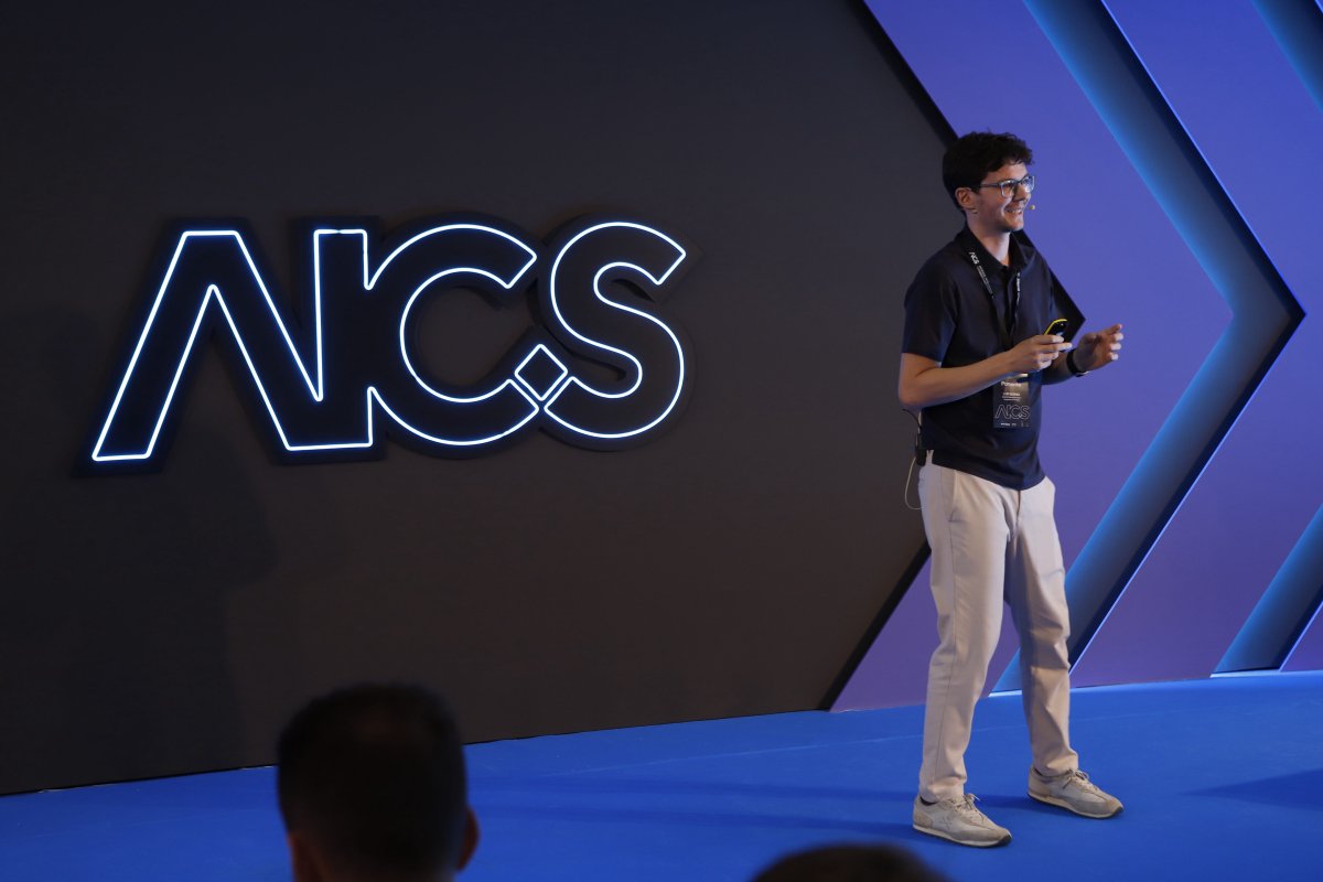 aics_summit's tweet photo. Retomamos la programación de #AICS2026 con “Perseverancia artificial”.
Luis Suárez, SecOps Specialist Sales Engineer en Fortinet, continúa esta primera jornada poniendo el foco en los nuevos escenarios que plantea la tecnología para la ciberseguridad. https://t.co/WsTnDTRvbJ