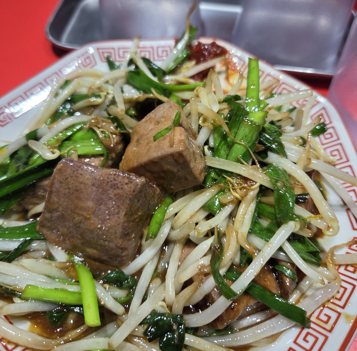 SkoutDancing's tweet photo. イノウのライブ後は前から行きたかった
レバニラ中華　満腹さんへ
レバーの厚みすご！！！(レバー自体の味はフツーかも)
味付け(タレ?)がめっちゃ好みで美味しかった！ https://t.co/1gAkkWMdaa