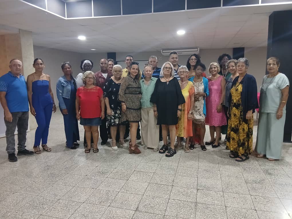 DirTecEMPACAV's tweet photo. Listo el colectivo para discutir el Trabajo Final del Curso De Preparación para Empresario
#MayoristaAlimentosCiegoDeAvila
#Cuba
@JuridicoEMPACAV 
@ComEMPACAV 
@dptochEMPACAV 
@FisContEMPACAV 
@DirTecEMPACAV 
@EconomiaEMPACAV 
@empaciego98437 https://t.co/QwIXKIfpdc