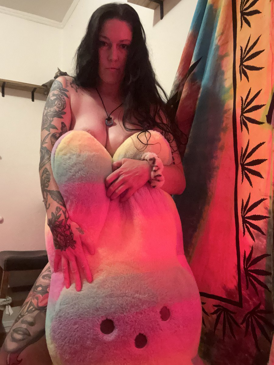 AquariusGoddesa's tweet photo. Goooood Moaning fellow baddies ❤️🔥
#goodmoaning #gm #cuddle #chatwithme #sext #finsub #findom #girls #bunny #naked #chat #longhair #inked #tattooed #girlswithtattoos #curvy https://t.co/u2SuZWiTvc