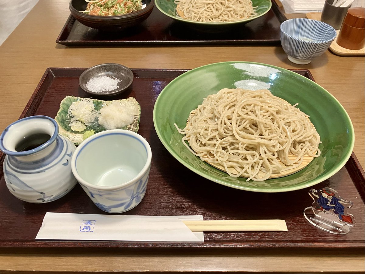 etuei_krk's tweet photo. 大好きなお店でお蕎麦食べてきました。
太田記念美術館のたいへん、たいへん！な蕎麦かぶり猫さんも一緒に。 https://t.co/GEerUe9aKe