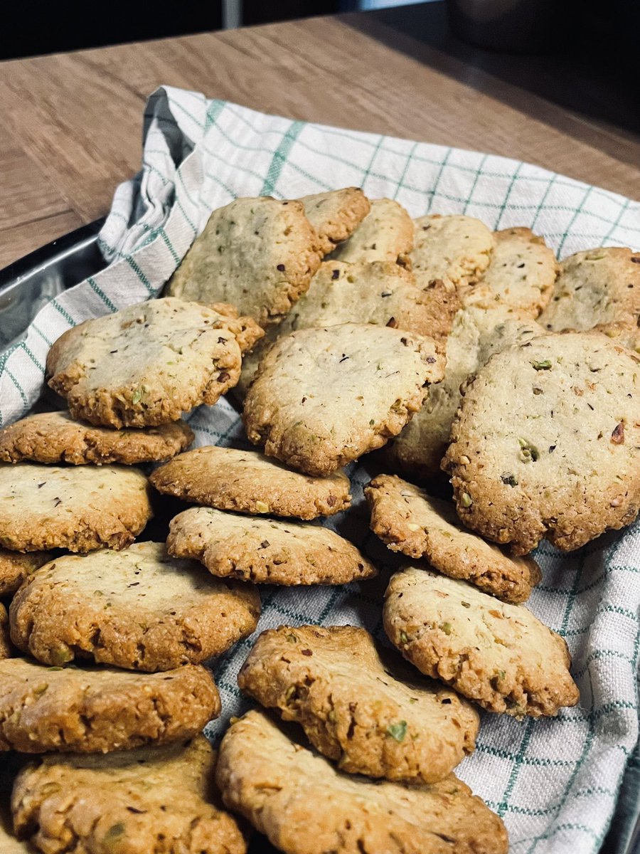 SamBrun18's tweet photo. Dnešek jako dělanej pro život

Ráno na houby
Pak upéct pistáciové cookies
A ještě udělat fíkovou marmeládu se skořicí https://t.co/7wWT7RnsbW