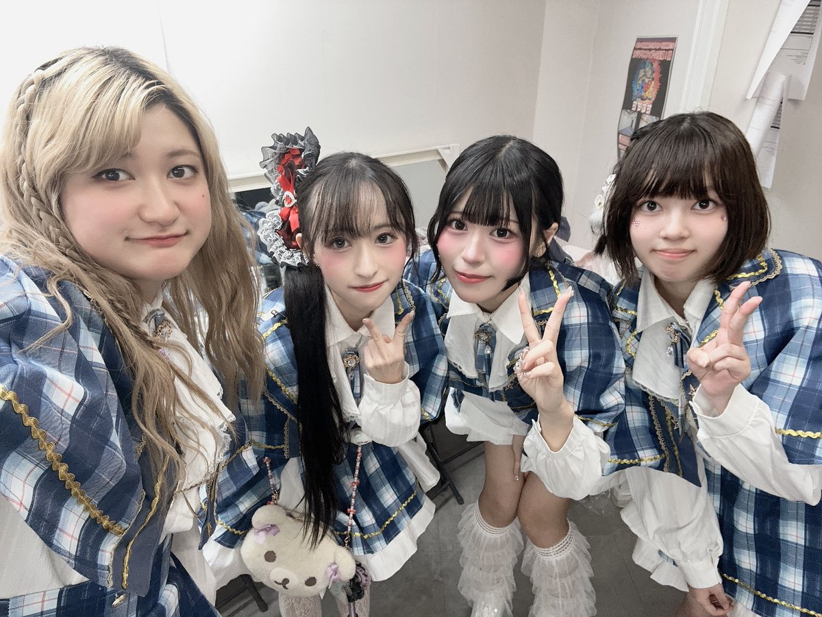 HOLIDAYS_staff's tweet photo. 「夏の終わりのHOLIDAYS DAY3夜部」
ありがとうございました🏖️
本日のダイジェスト＆写真をお届け🎥📸
次回▶9/23㈬祝日  
「夏の終わりのHOLIDAYS DAY3昼部夜部」
📍神田CLUB F#
昼部
🎤15:20-15:45
📸15:50-16:50
夜部
🎤20:30-20:55 
📷21:00-22:00
🎫https://t.co/fIjMsPZ2n6
主催最終日
#HOLIDAYS https://t.co/rT9yWytjR9