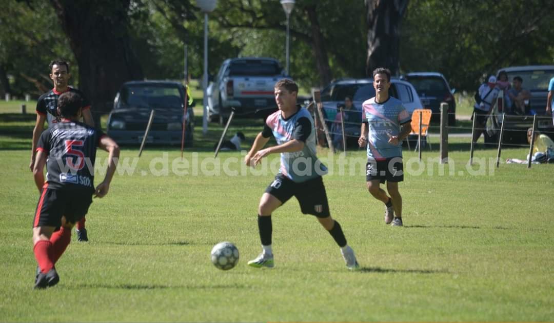 AxelRamborger's tweet photo. @nadiedicenada_ #nadiedicenada Hola Chicos, unas ganas de jugar un fulbito con ustedes 🙌🏻🙌🏻 https://t.co/SdvJDUVIin
