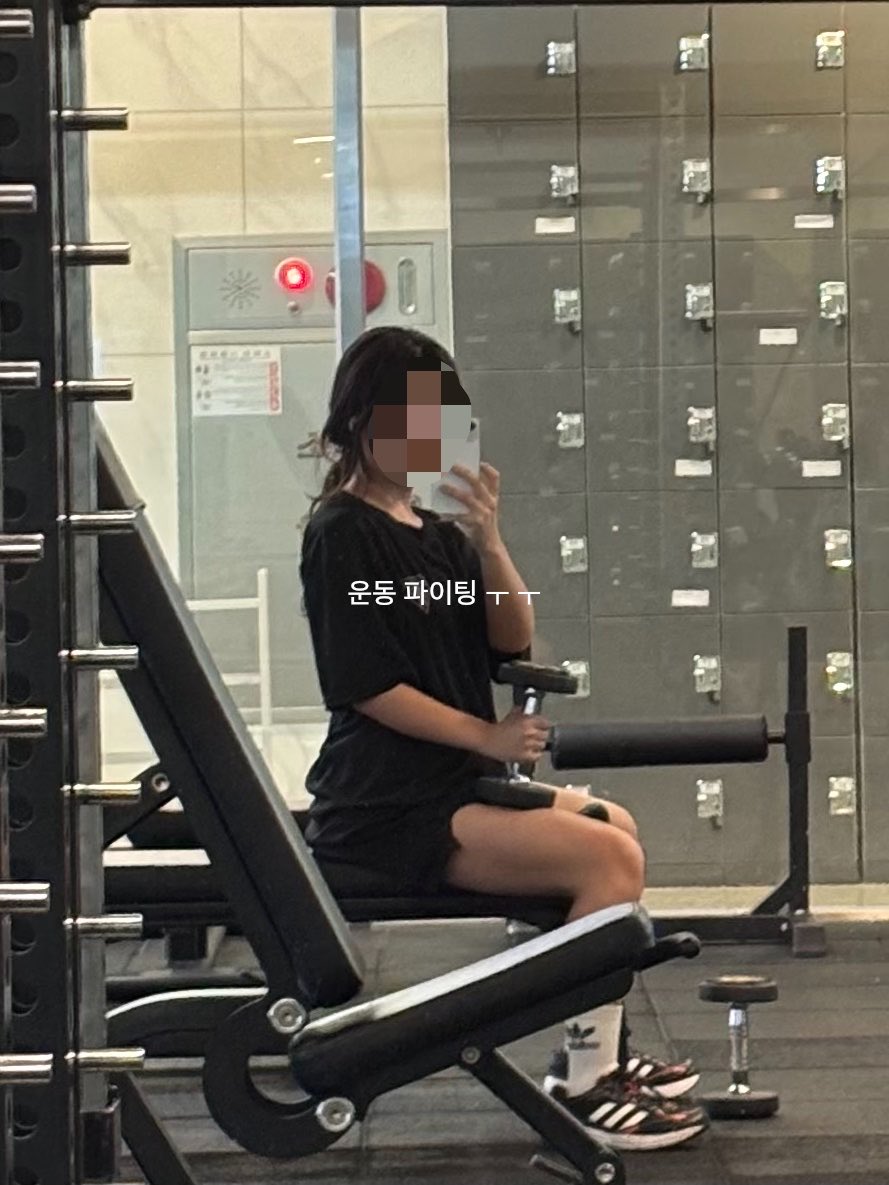 happy_cool_cat's tweet photo. 집가여~~~ 오늘 너무 늦게 시작했지만
오백년만에 헬스 갔다는점 (•̀ω•́)⸝ި ʕᦏ

오늘 단어를 넘으 못헸는데... (딴생각도 하구 목표치도 못끝냄이 ㅠ ㅠ)
집 가서 단어 조금 + 강의 하나 더 듣구 자고 십어요 ⎚⩊⎚´ -✧
저 집공 맨날(진짜 에브리데이) 실패하는데 응원해주세요
아잣... ㅠ ㅠ https://t.co/FE0s0nUy18
