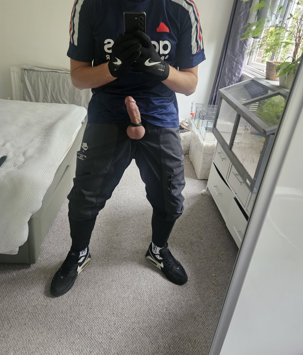 _r3co_'s tweet photo. Need a hand ๐๐
#gaychav #gayuk #gayscally https://t.co/AYFLXVluFo