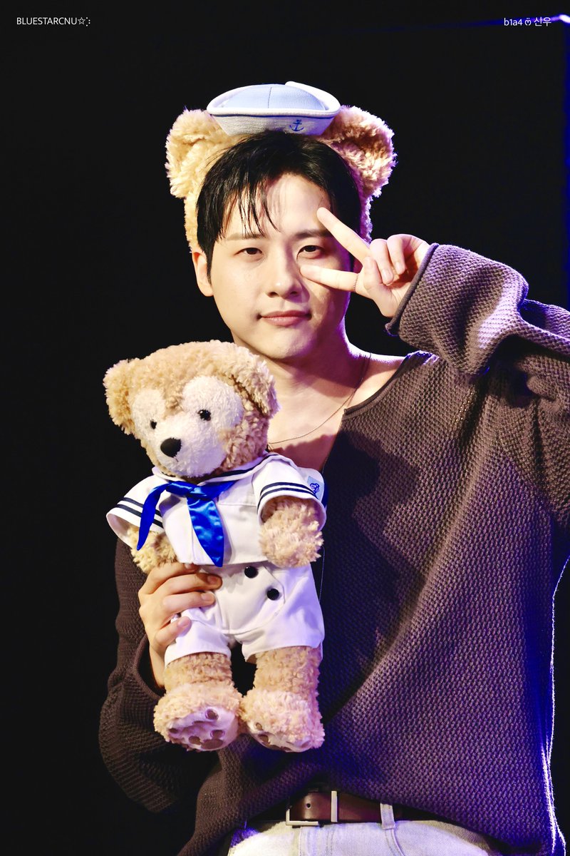 bluestarcnu's tweet photo. 260910 @ TOKYO
멤버 전원 사인회 🗼 1부

💙신우 🧸⚓️🛟🐻 더피💙

#B1A4_Dday 
#B1A4 #신우 #산들 #공찬
#더피 #Duffy https://t.co/7uSWFST3PX