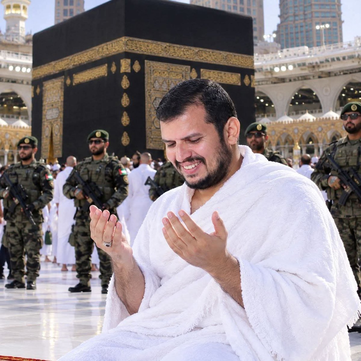 ruseil2000's tweet photo. سيد العرب رجل، يا قطعةً من الإيمان، ويا رايةَ الإسلام في زمنٍ تخاذل فيه الناس وعبدوا الشيطان

السيد عبد الملك بدر الدين الحوثي حفظه الله ❤️ https://t.co/0agQMHQmkw