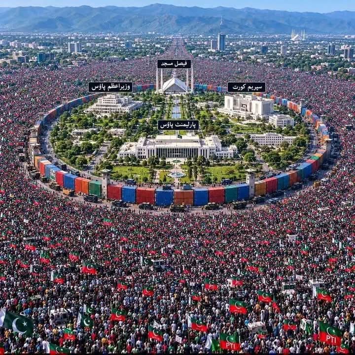 BabarAzamatxe's tweet photo. Islamabad Right now 

@ImranKhanPTI https://t.co/l7QTGzfr22