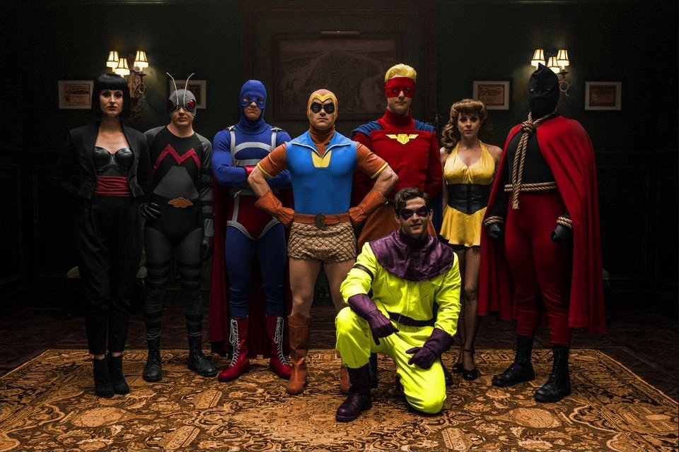 BigBlueFarmboy's tweet photo. I really love how accurate the Minutemen photo is adapted in the HBO Watchmen show compared to the film...

These guys actually feel like ridiculous looking individuals deluded enough to think of themselves as crimefighters. https://t.co/lIAjjxtxd3