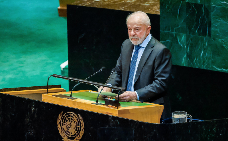 Conservadora191's tweet photo. Lula na ONU: um discurso que encerra um ciclo de vergonha para o povo brasileiro.

Hoje, Lula volta à tribuna da ONU para representar o Brasil na Assembleia Geral. Será a última vez, se Deus quiser,  que Lula apresentará sua visão distorcida sobre os principais temas internacionais e envergonhar o povo brasileiro diante do Mundo.

Graças a Deus esse discurso marcará o fim de uma etapa que esperamos não se repetir. 
E para isso nunca mais acontecer temos que votar em FLÁVIO BOLSONARO para elege-lo já no primeiro turno.