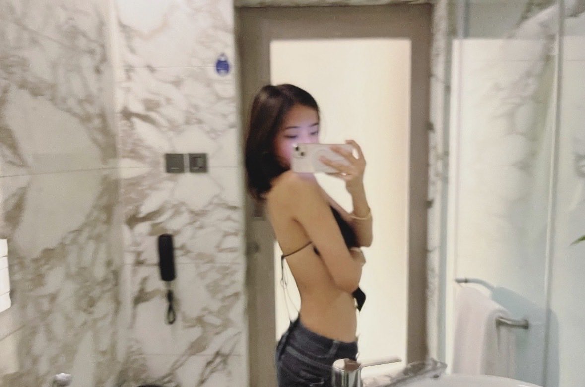 emiaddmp's tweet photo. do guys fw petite asians ?  #abg https://t.co/hNbavKPu3M